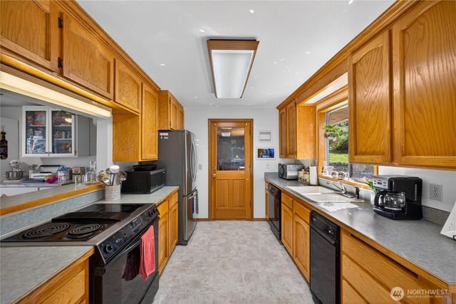 2684 Olympic Drive, Oak Harbor, WA 98277