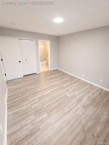 5858-5860 Niles Drive, Troy, MI 48098