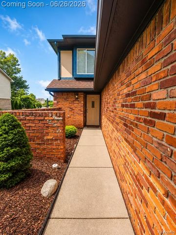 5858-5860 Niles Drive, Troy, MI 48098