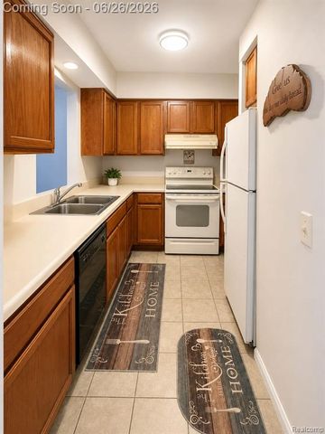 5858-5860 Niles Drive, Troy, MI 48098