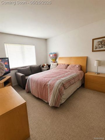 5858-5860 Niles Drive, Troy, MI 48098