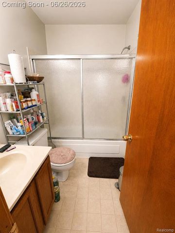 5858-5860 Niles Drive, Troy, MI 48098