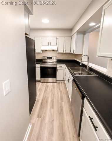 5858-5860 Niles Drive, Troy, MI 48098