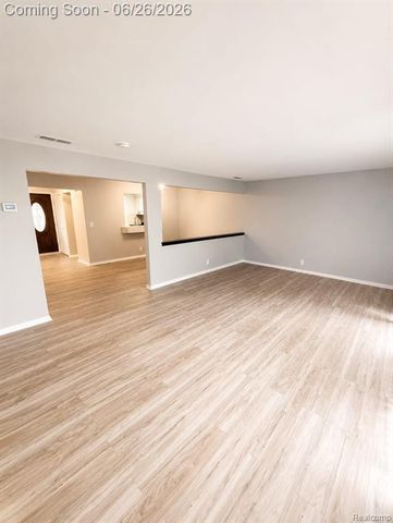 5858-5860 Niles Drive, Troy, MI 48098