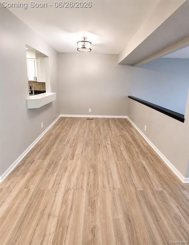 5858-5860 Niles Drive, Troy, MI 48098