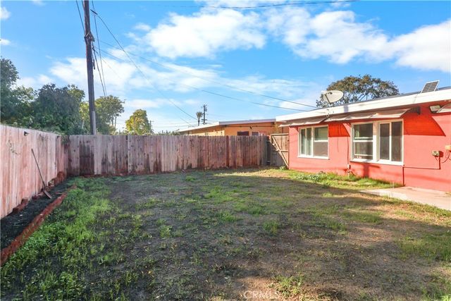 1718 W 166th St, Compton, CA 90220