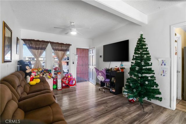 1718 W 166th St, Compton, CA 90220