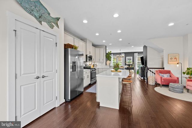 4214 SKYVIEW, Baltimore, MD 21211