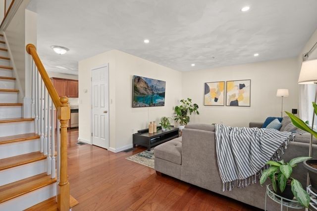 15 Alton St 9, Lowell, MA 01852