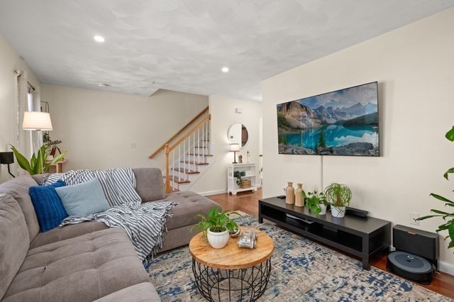 15 Alton St 9, Lowell, MA 01852