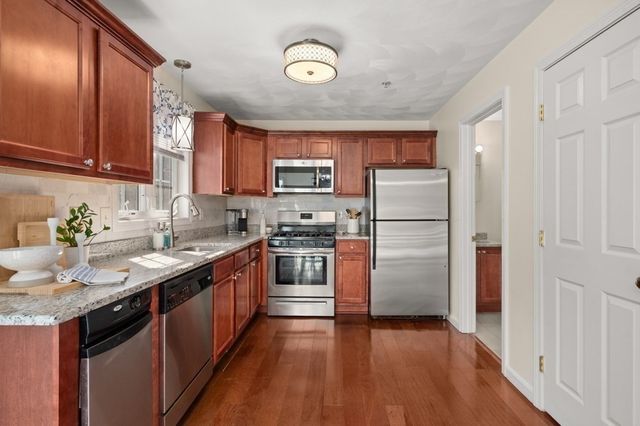 15 Alton St 9, Lowell, MA 01852