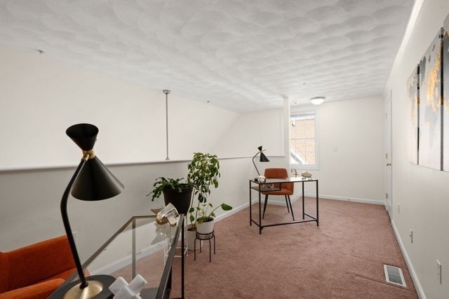 15 Alton St 9, Lowell, MA 01852