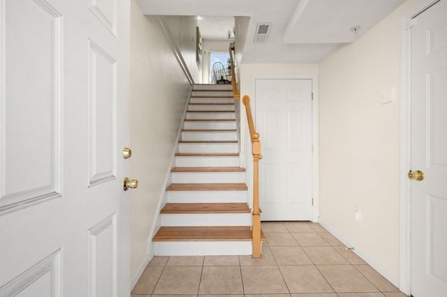 15 Alton St 9, Lowell, MA 01852
