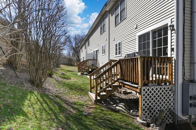 15 Alton St 9, Lowell, MA 01852