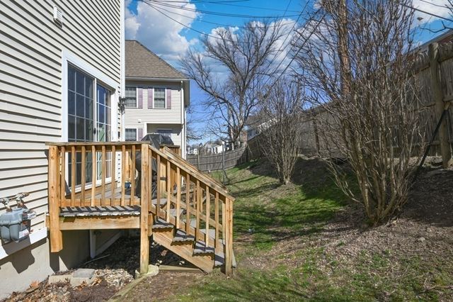 15 Alton St 9, Lowell, MA 01852