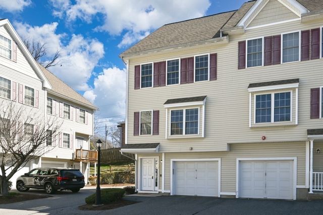 15 Alton St 9, Lowell, MA 01852