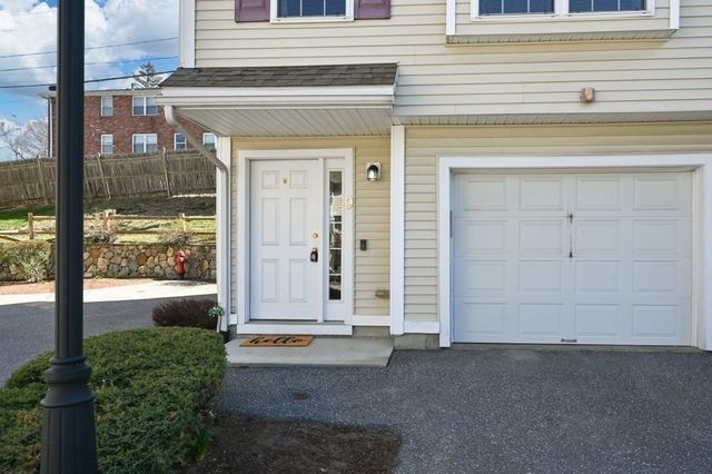 15 Alton St 9, Lowell, MA 01852