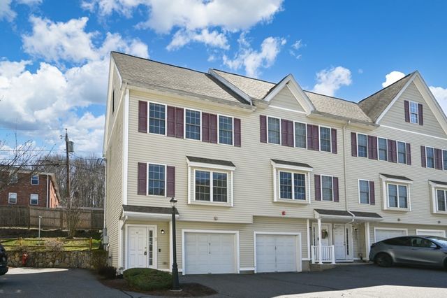 15 Alton St 9, Lowell, MA 01852