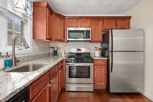 15 Alton St 9, Lowell, MA 01852