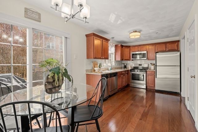 15 Alton St 9, Lowell, MA 01852