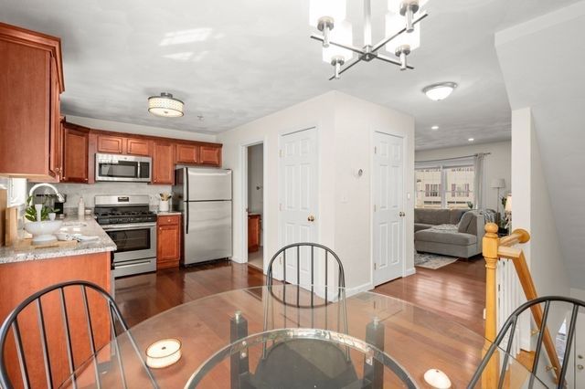 15 Alton St 9, Lowell, MA 01852
