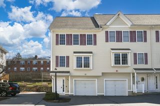 15 Alton St 9, Lowell, MA 01852