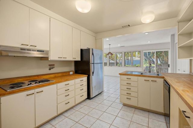 646 Wrelton Drive, La Jolla, CA 92037