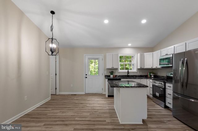 424 STONE RIDGE RD, Harpers Ferry, WV 25425