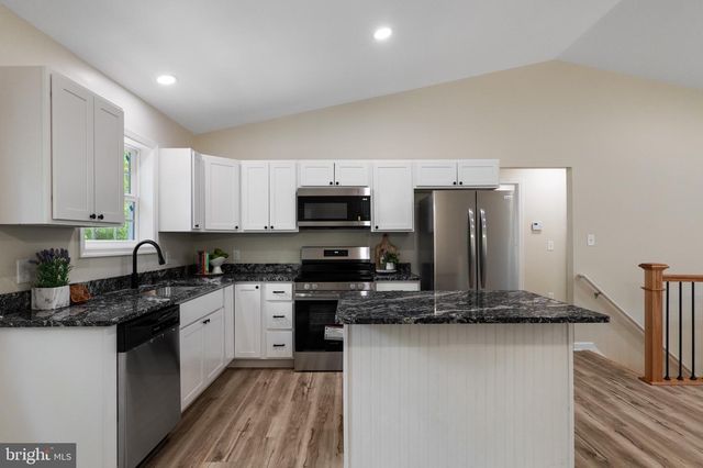 424 STONE RIDGE RD, Harpers Ferry, WV 25425