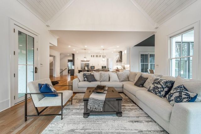 5720 Riverside Drive, Atlanta, GA 30327