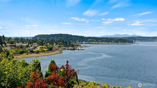 30 Silver Beach Drive, Steilacoom, WA 98388