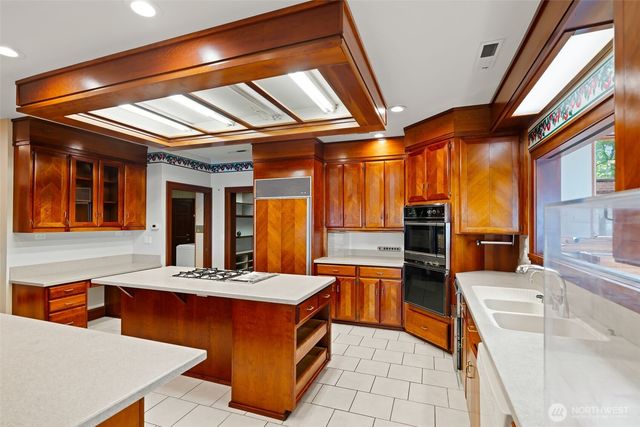 30 Silver Beach Drive, Steilacoom, WA 98388