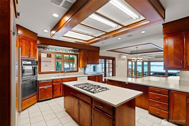30 Silver Beach Drive, Steilacoom, WA 98388