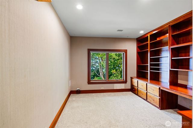 30 Silver Beach Drive, Steilacoom, WA 98388