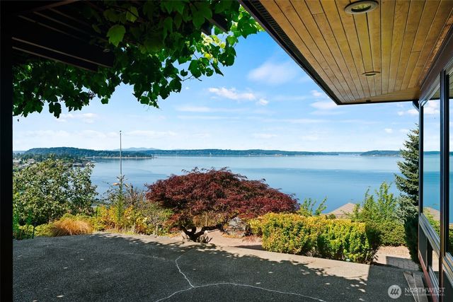 30 Silver Beach Drive, Steilacoom, WA 98388