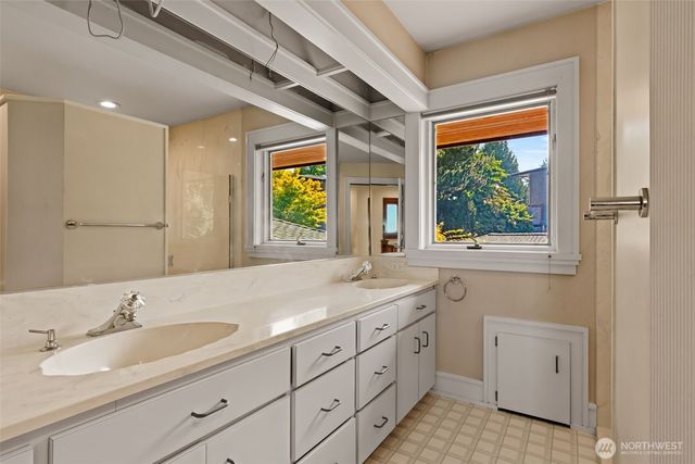 30 Silver Beach Drive, Steilacoom, WA 98388