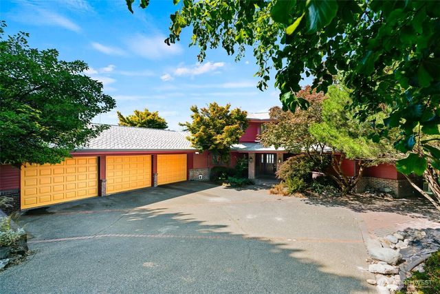 30 Silver Beach Drive, Steilacoom, WA 98388