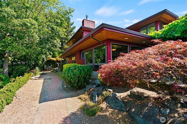 30 Silver Beach Drive, Steilacoom, WA 98388