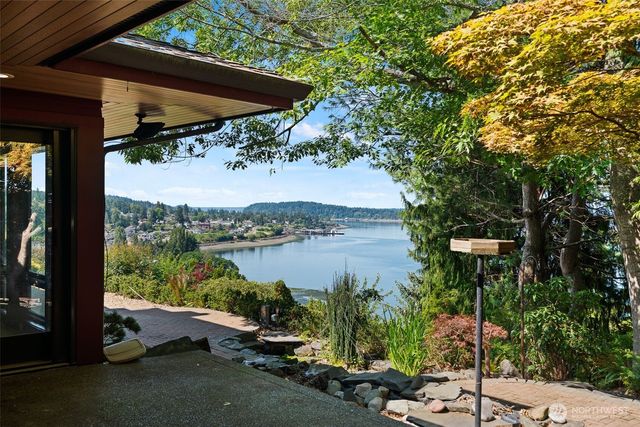 30 Silver Beach Drive, Steilacoom, WA 98388