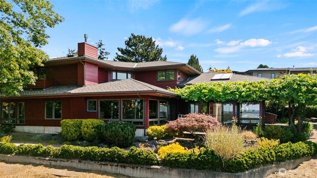 30 Silver Beach Drive, Steilacoom, WA 98388