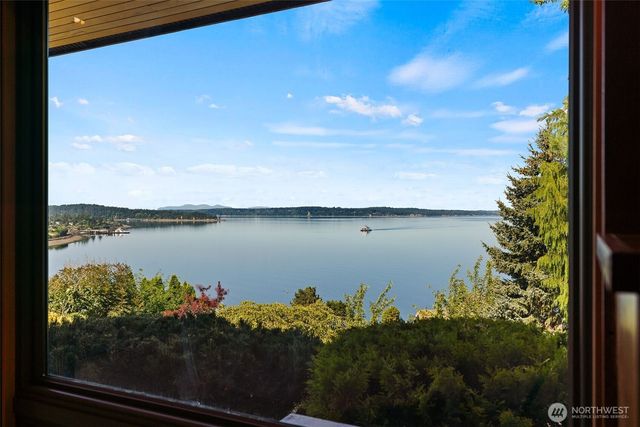 30 Silver Beach Drive, Steilacoom, WA 98388