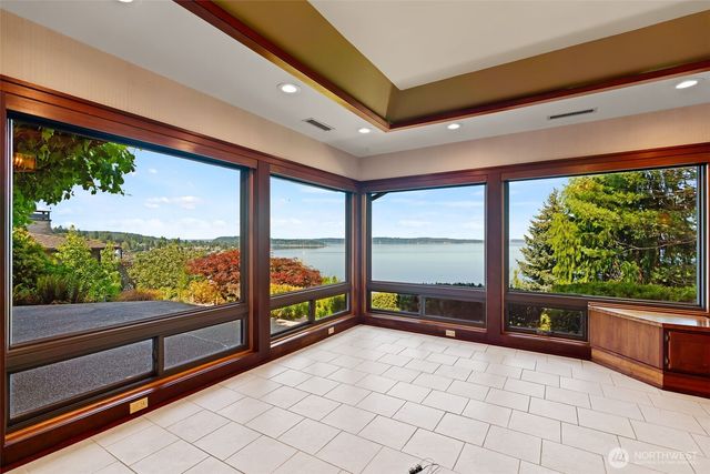 30 Silver Beach Drive, Steilacoom, WA 98388