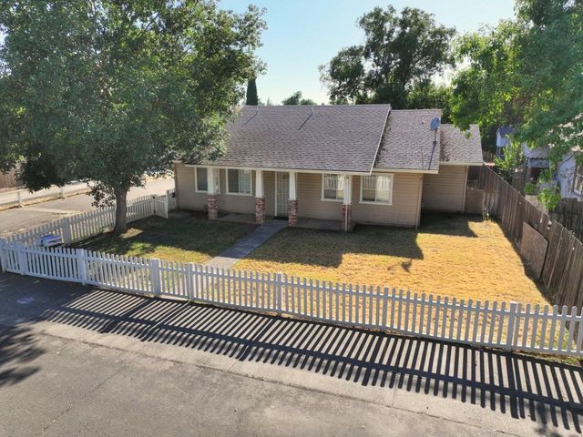 3725 Ripley St, Sacramento, CA 95838
