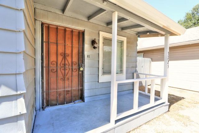 3725 Ripley St, Sacramento, CA 95838