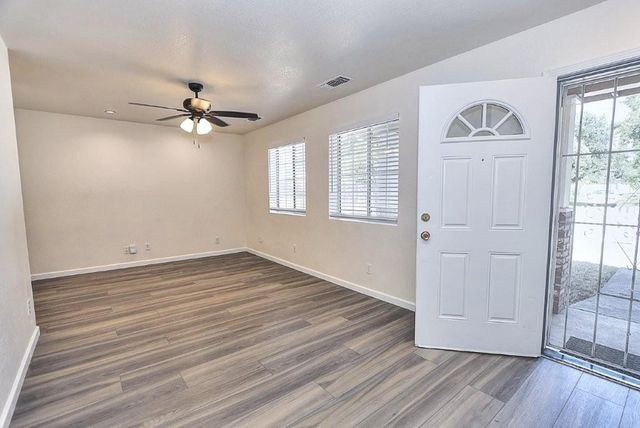 3725 Ripley St, Sacramento, CA 95838