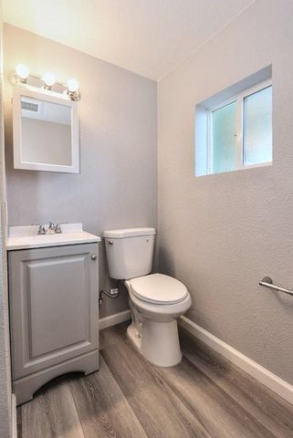 3725 Ripley St, Sacramento, CA 95838
