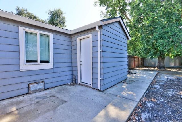 3725 Ripley St, Sacramento, CA 95838