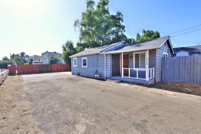 3725 Ripley St, Sacramento, CA 95838