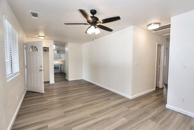 3725 Ripley St, Sacramento, CA 95838