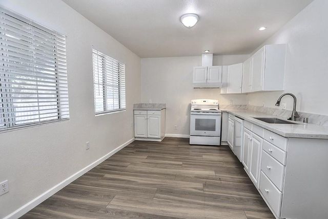 3725 Ripley St, Sacramento, CA 95838